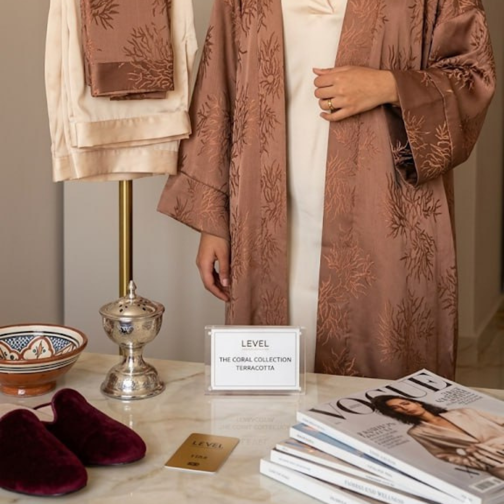 Abaya de luxe ( avec fond de robe )